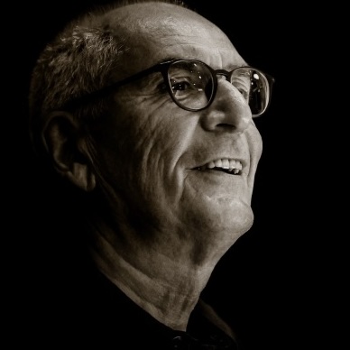 Dr. Peter Ortmann – Jazzpianist aus Lübeck am Klavier